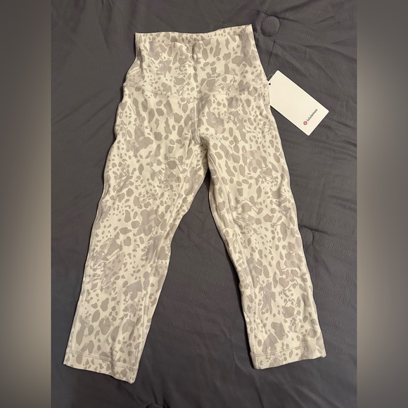 Lululemon Align HR Crop 17 BrandNew! - Picture 3 of 3